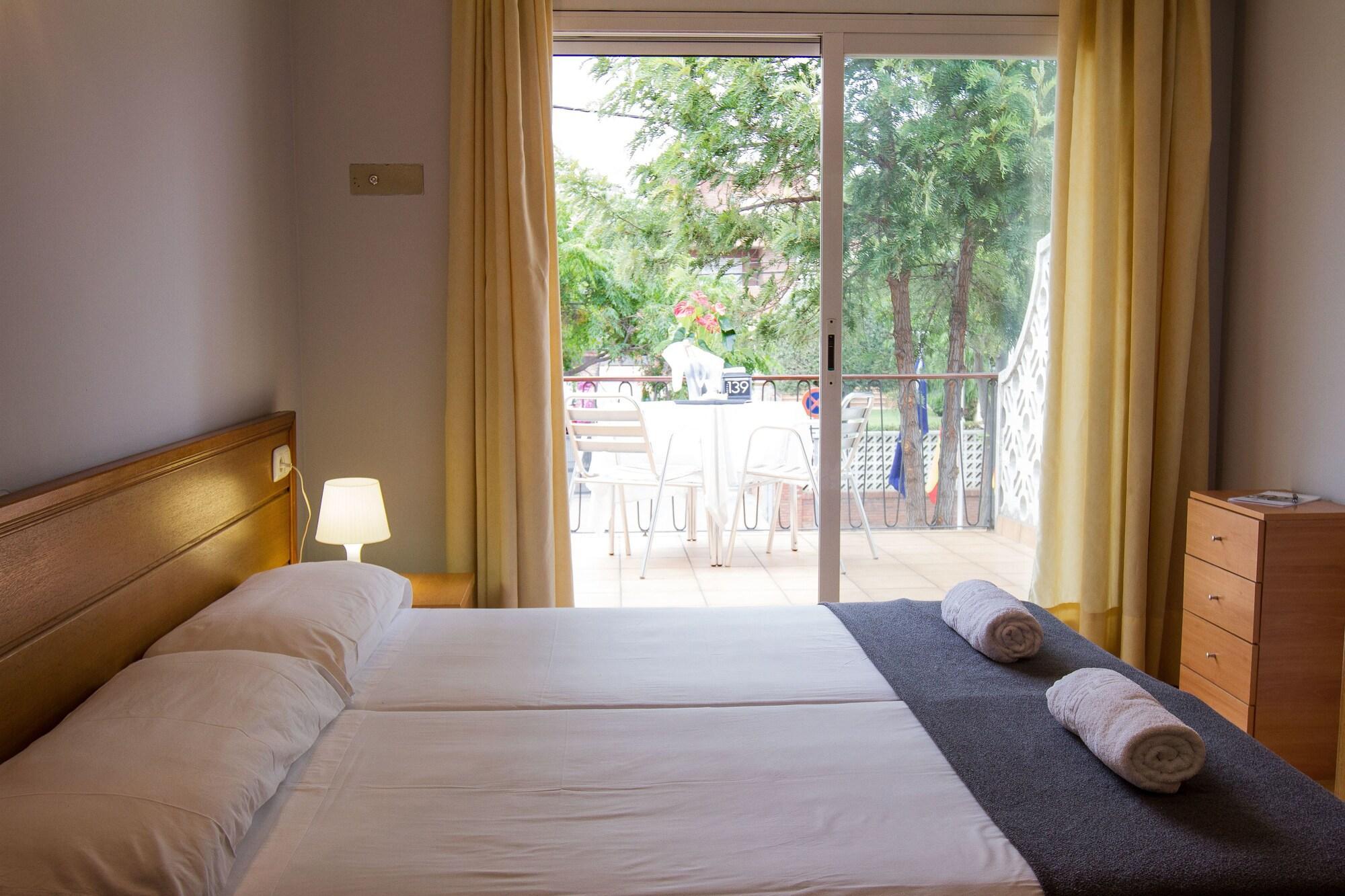 Hotel 139 Castelldefels Buitenkant foto