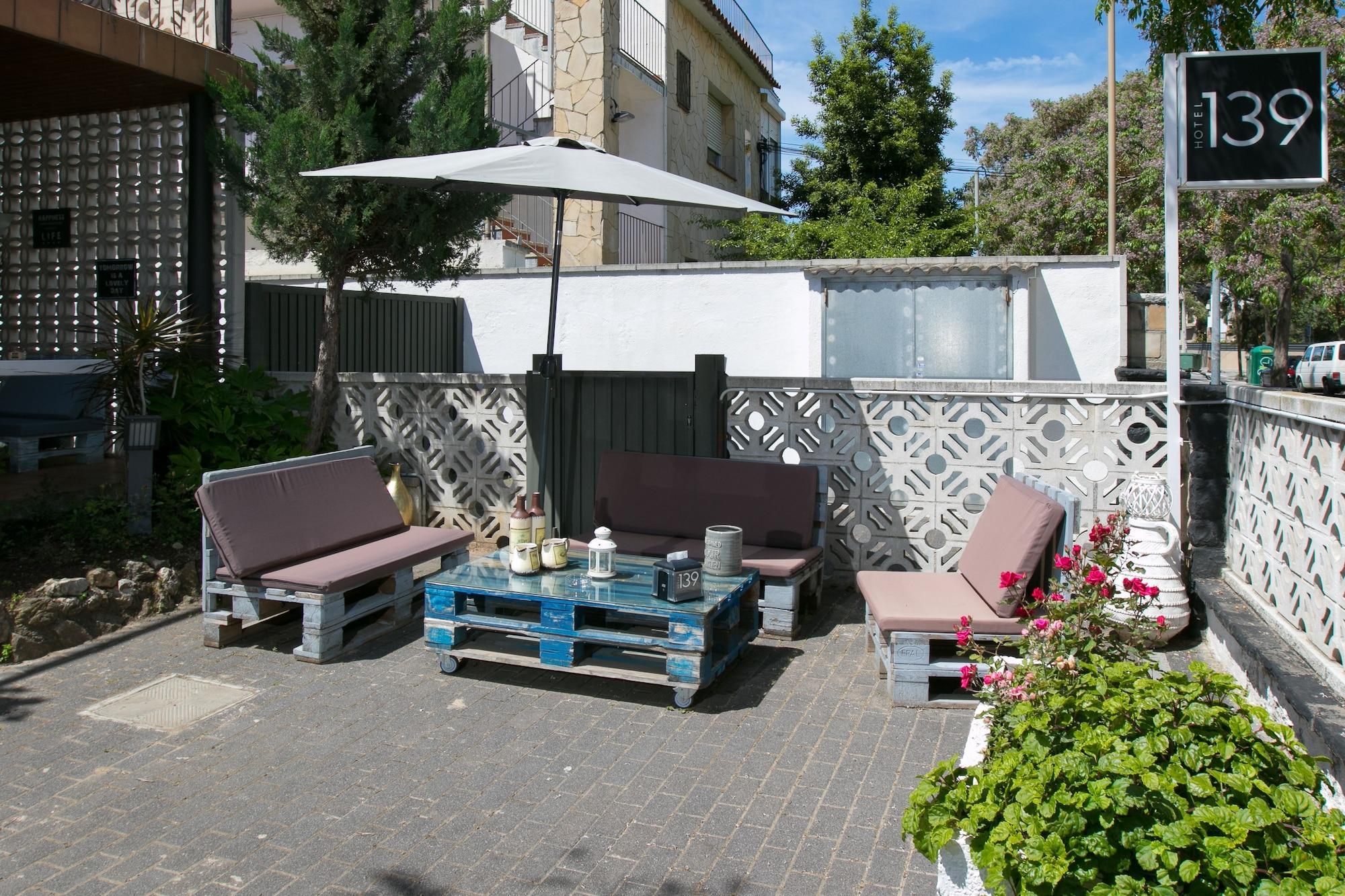 Hotel 139 Castelldefels Buitenkant foto