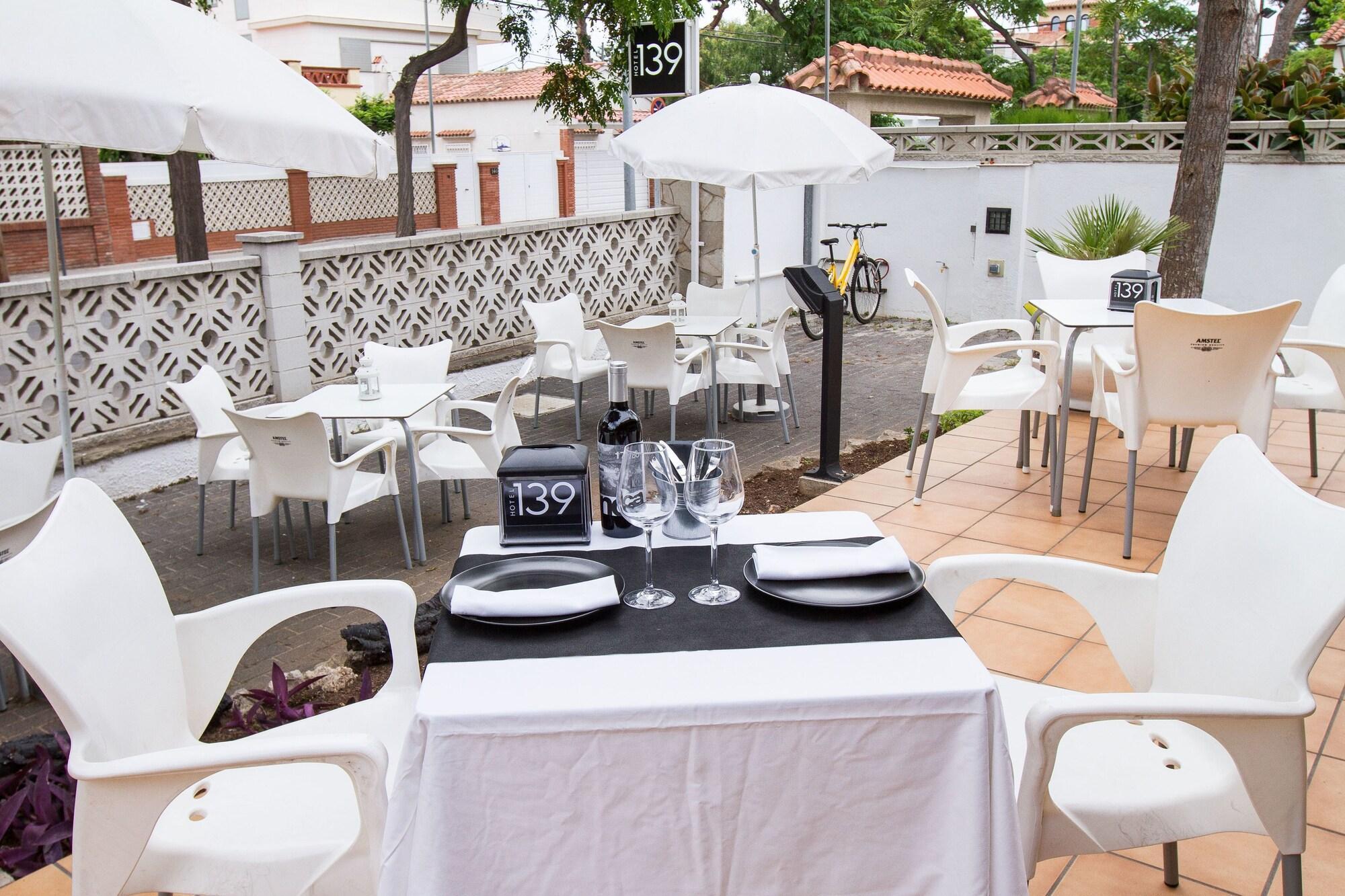 Hotel 139 Castelldefels Buitenkant foto