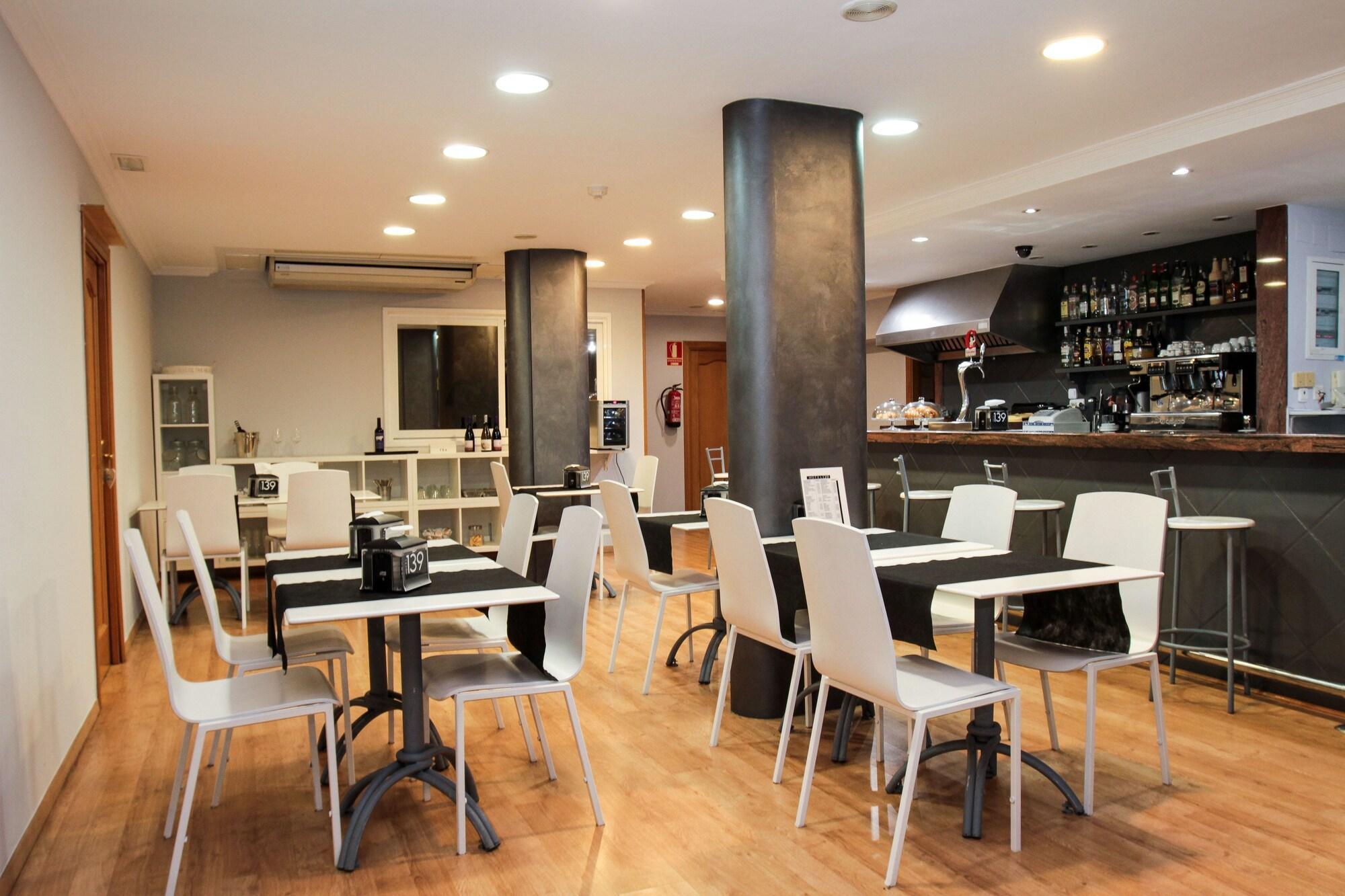 Hotel 139 Castelldefels Buitenkant foto