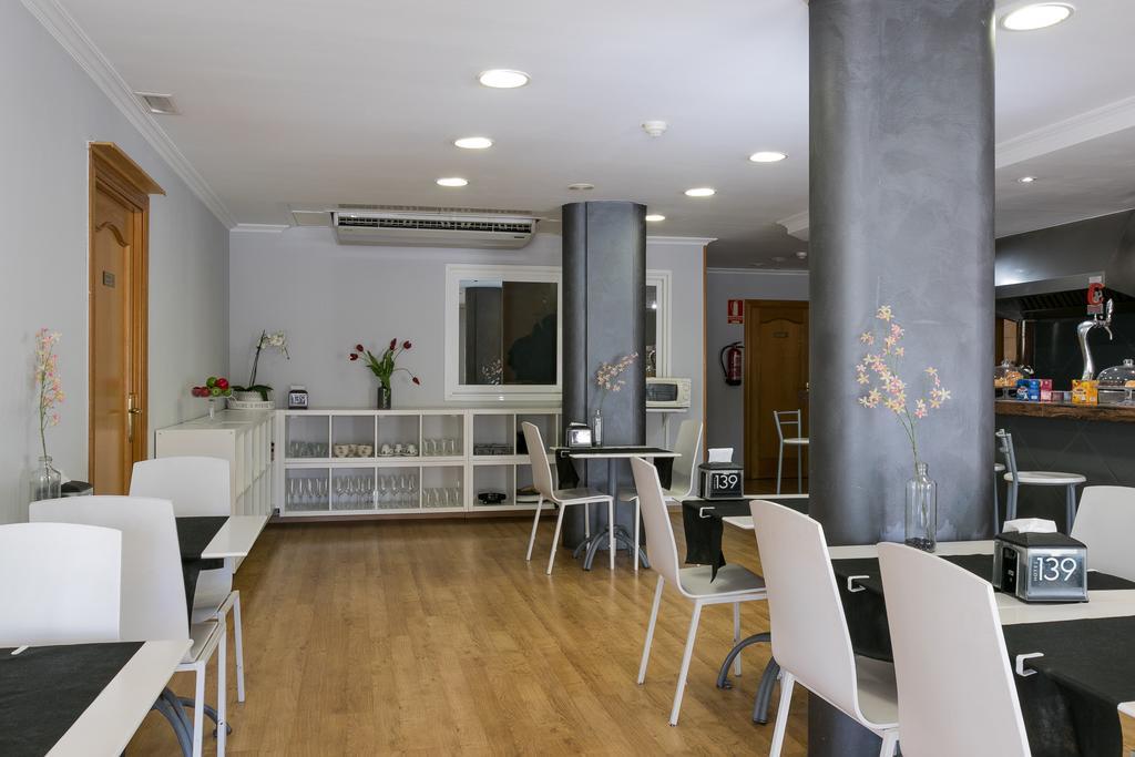 Hotel 139 Castelldefels Buitenkant foto